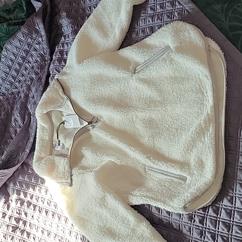 Nwt Te Verde white faux fur pullover